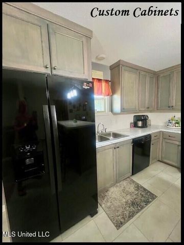 307 Hickory Lane, Batesville, MS 38606