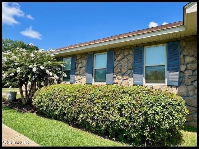 307 Hickory Lane, Batesville, MS 38606