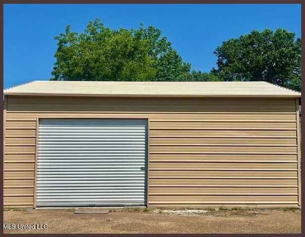 307 Hickory Lane, Batesville, MS 38606