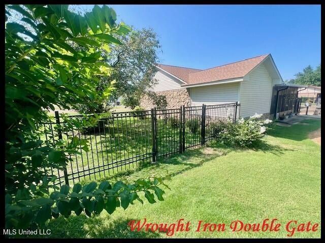 307 Hickory Lane, Batesville, MS 38606