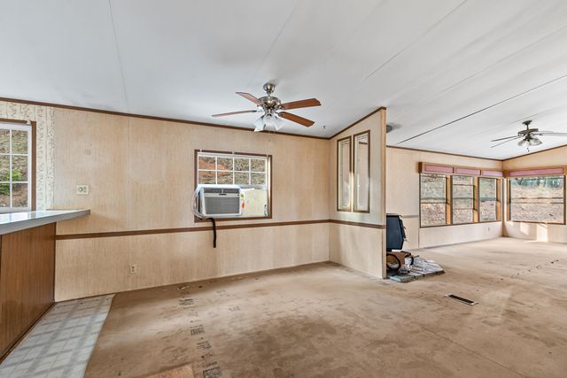 1140 Crowfoot Road, Eagle Point, OR 97524