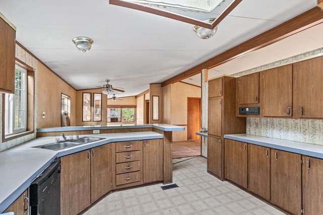 1140 Crowfoot Road, Eagle Point, OR 97524