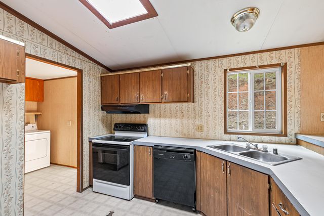 1140 Crowfoot Road, Eagle Point, OR 97524