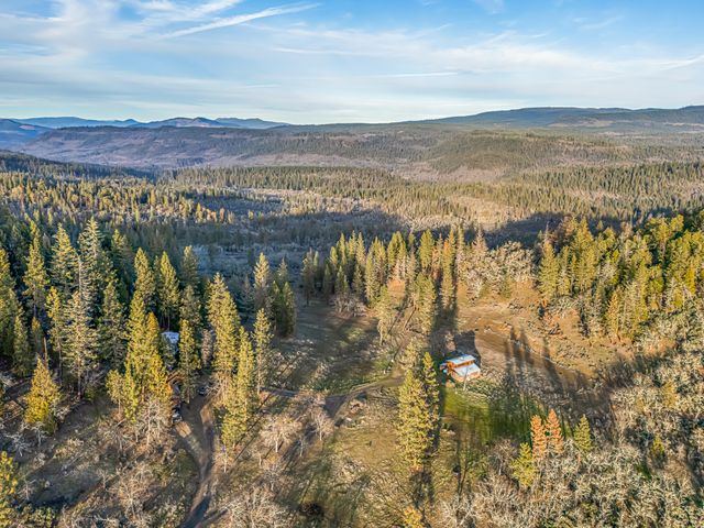 1140 Crowfoot Road, Eagle Point, OR 97524