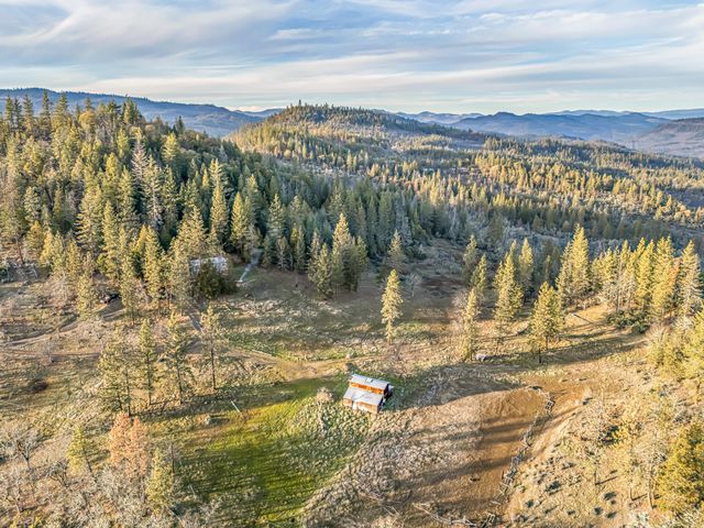 1140 Crowfoot Road, Eagle Point, OR 97524