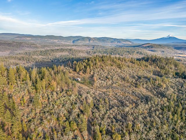 1140 Crowfoot Road, Eagle Point, OR 97524