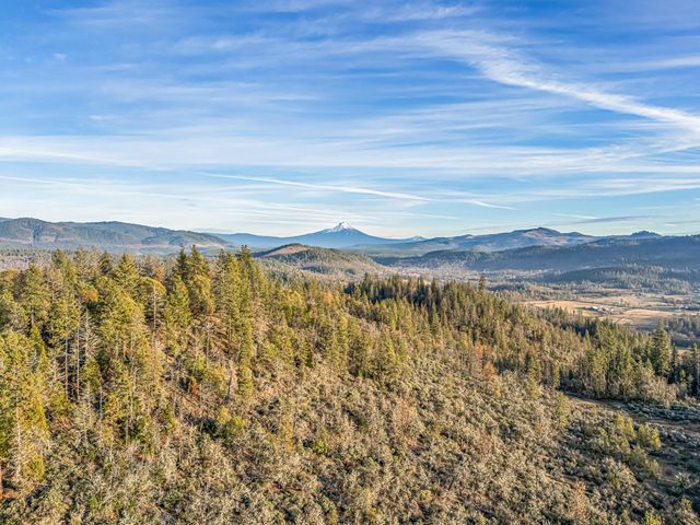 1140 Crowfoot Road, Eagle Point, OR 97524