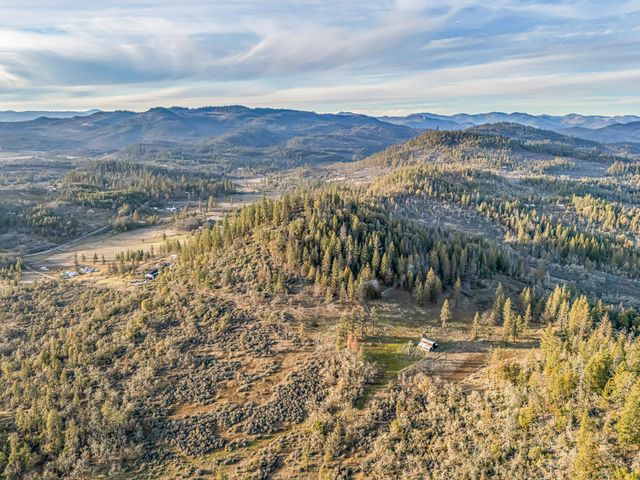 1140 Crowfoot Road, Eagle Point, OR 97524