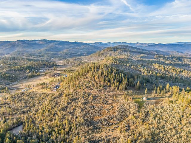 1140 Crowfoot Road, Eagle Point, OR 97524