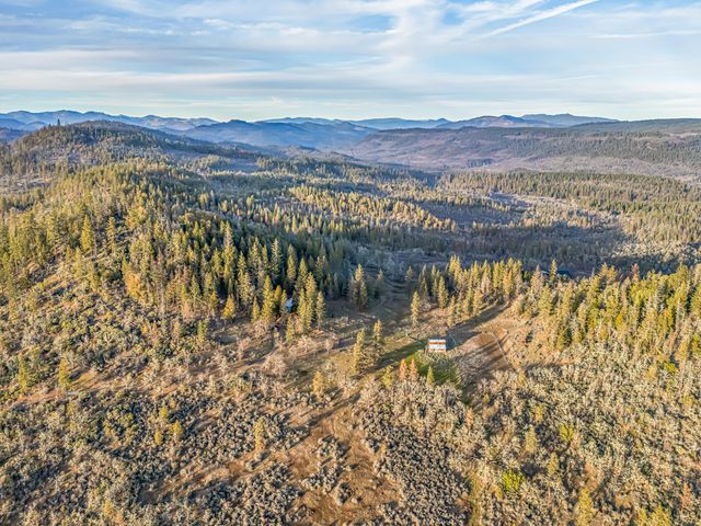 1140 Crowfoot Road, Eagle Point, OR 97524