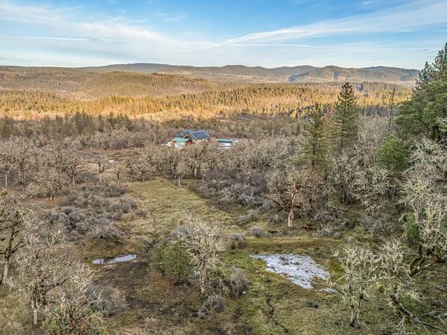 1140 Crowfoot Road, Eagle Point, OR 97524
