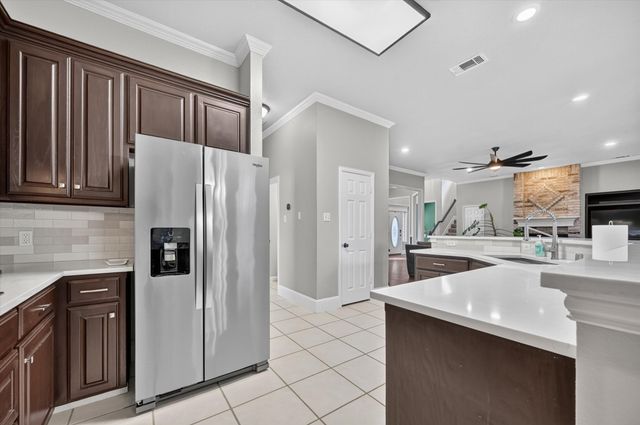 106 Mustang Trail, Shady Shores, TX 76208