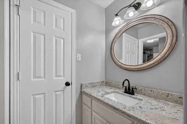 106 Mustang Trail, Shady Shores, TX 76208