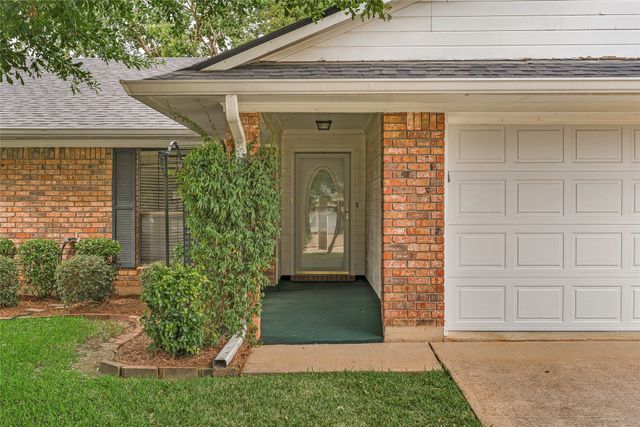 3135 Le Oaks Drive, Bossier City, LA 71111