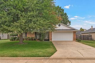 3135 Le Oaks Drive, Bossier City, LA 71111