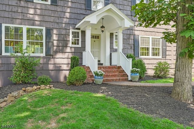 15 Byron Rd, North Caldwell Boro, NJ 07006