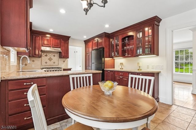 15 Byron Rd, North Caldwell Boro, NJ 07006