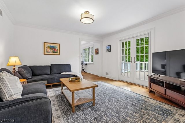 15 Byron Rd, North Caldwell Boro, NJ 07006
