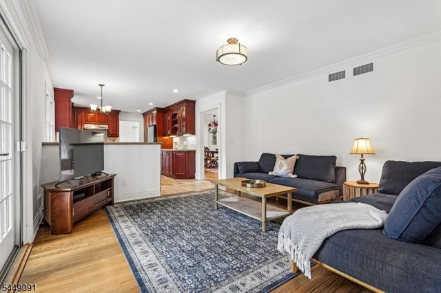 15 Byron Rd, North Caldwell Boro, NJ 07006