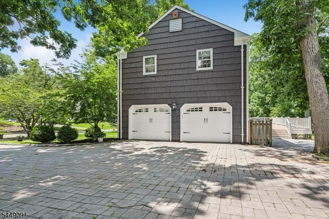 15 Byron Rd, North Caldwell Boro, NJ 07006