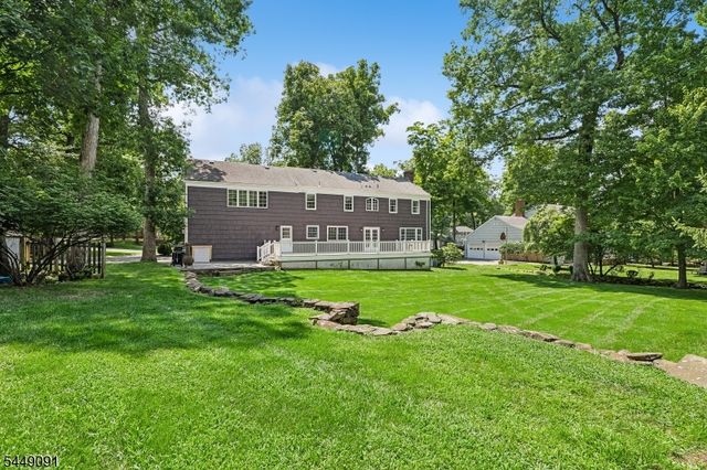 15 Byron Rd, North Caldwell Boro, NJ 07006