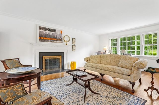 15 Byron Rd, North Caldwell Boro, NJ 07006