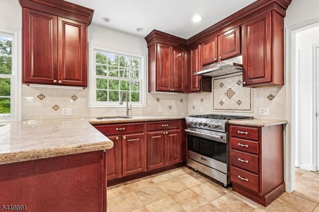 15 Byron Rd, North Caldwell Boro, NJ 07006