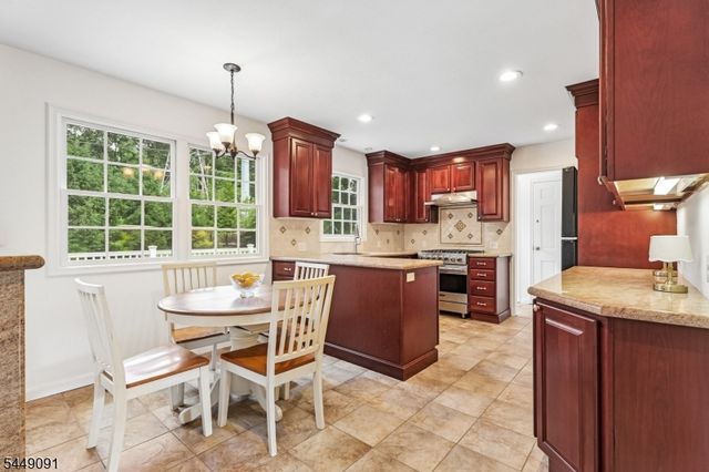 15 Byron Rd, North Caldwell Boro, NJ 07006