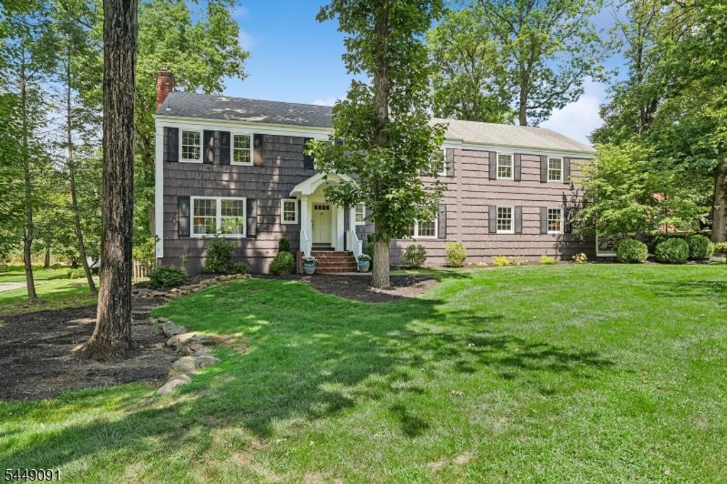 15 Byron Rd, North Caldwell Boro, NJ 07006