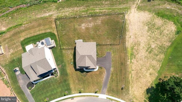 1844 ENCLAVE DR, Quakertown, PA 18951