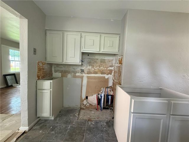 4423 Mission Road, Kansas City, KS 66103