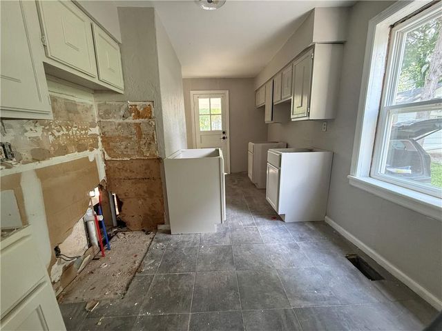 4423 Mission Road, Kansas City, KS 66103