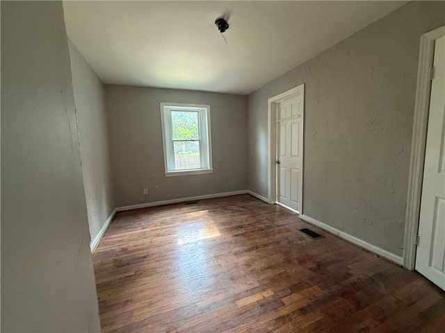 4423 Mission Road, Kansas City, KS 66103