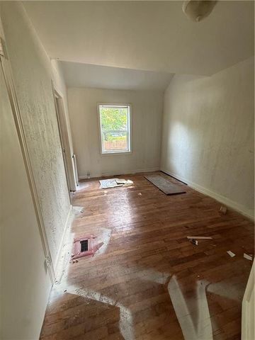 4423 Mission Road, Kansas City, KS 66103