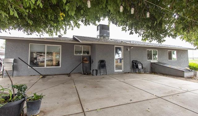 2617 Lincoln Blvd, Livingston, CA 95334