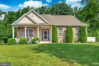 105 WOODS EDGE DR, Douglassville, PA 19518