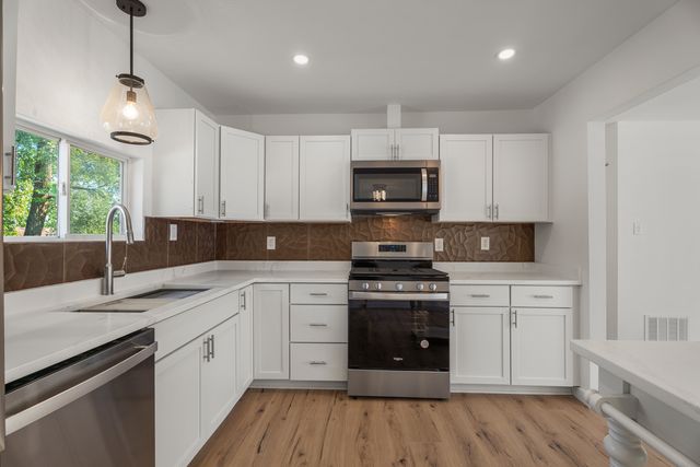 220 N Ashbury Avenue, Bolingbrook, IL 60440