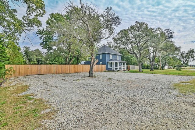 138 SW 100th St., Augusta, KS 67010