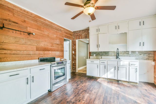 138 SW 100th St., Augusta, KS 67010