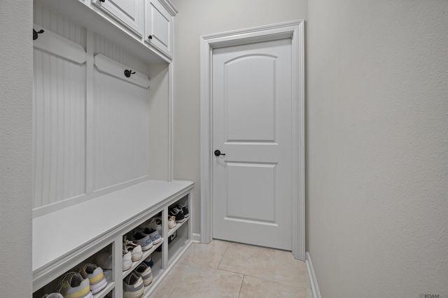 11427 Oak Run Dr, Geismar, LA 70734