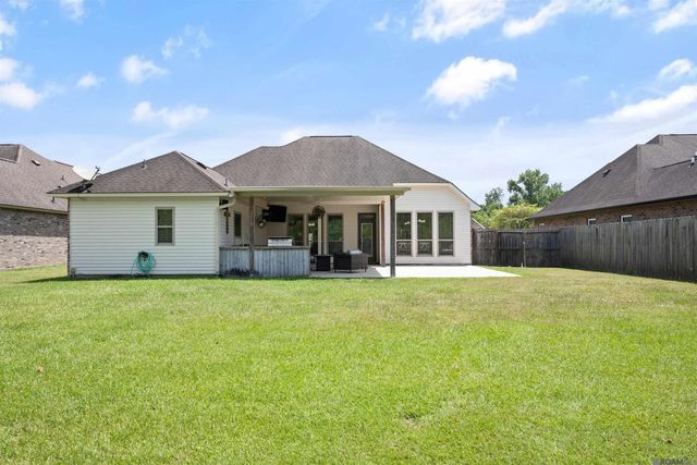 11427 Oak Run Dr, Geismar, LA 70734