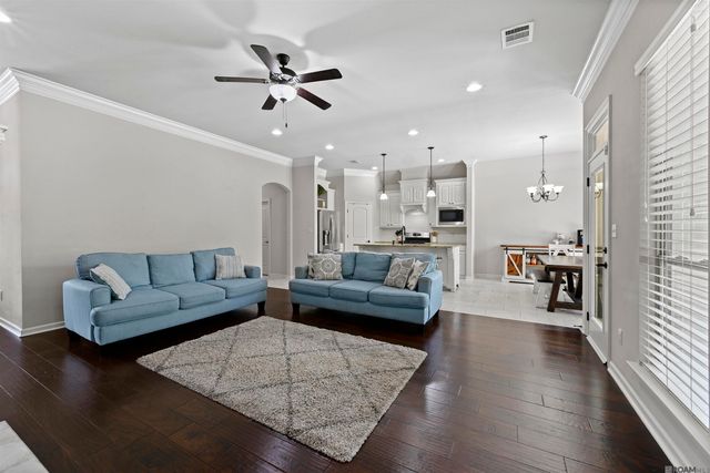 11427 Oak Run Dr, Geismar, LA 70734