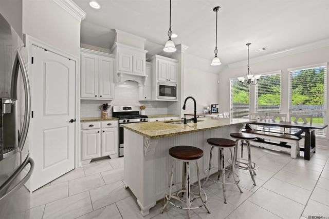 11427 Oak Run Dr, Geismar, LA 70734