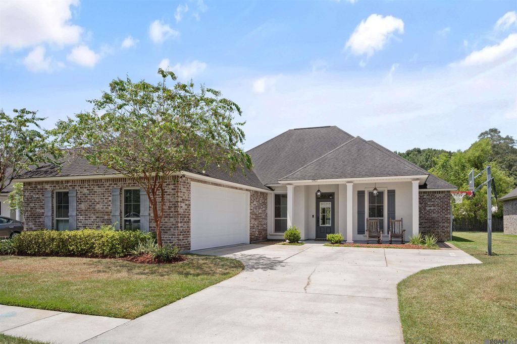 11427 Oak Run Dr, Geismar, LA 70734