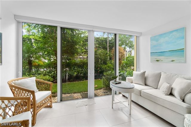 900 8th AVE S 105, Naples, FL 34102