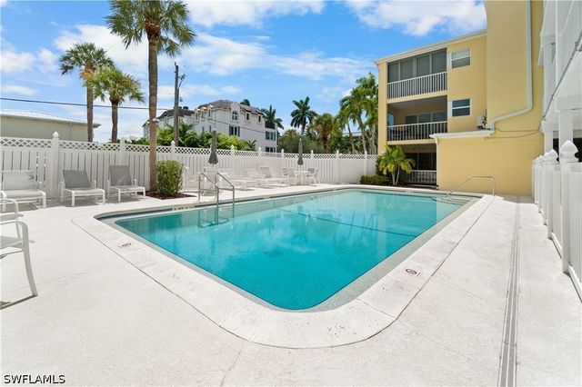 900 8th AVE S 105, Naples, FL 34102