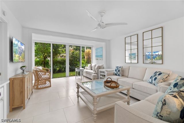 900 8th AVE S 105, Naples, FL 34102
