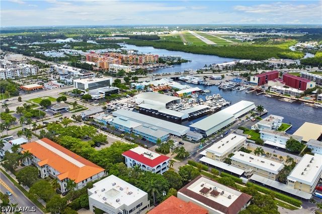 900 8th AVE S 105, Naples, FL 34102