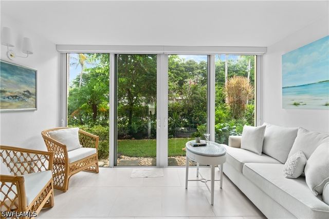 900 8th AVE S 105, Naples, FL 34102