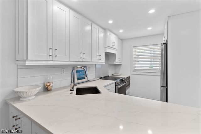 900 8th AVE S 105, Naples, FL 34102